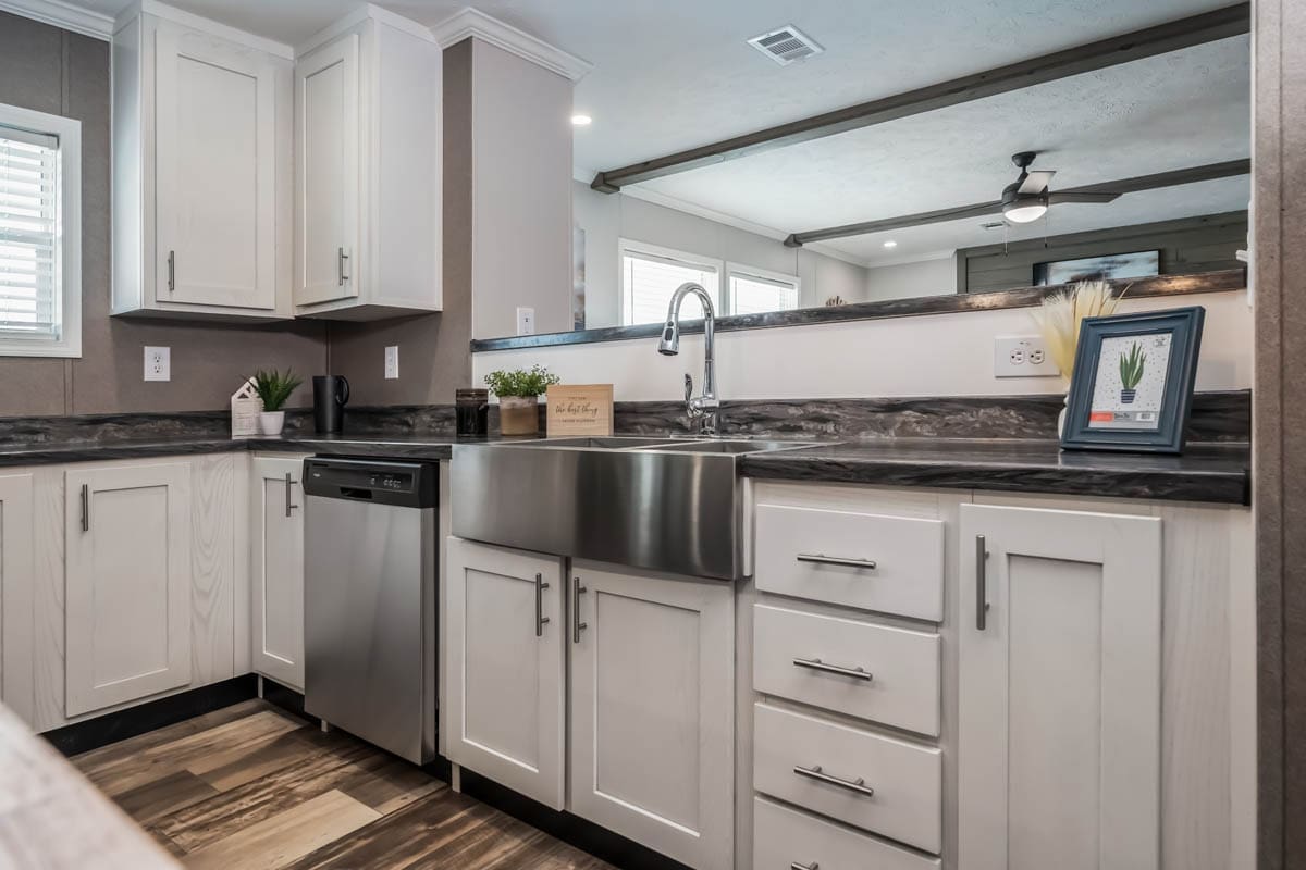 Ruby Bravo by Hamilton-Home-Builders-Mobile-Home-Pearl-MS00018